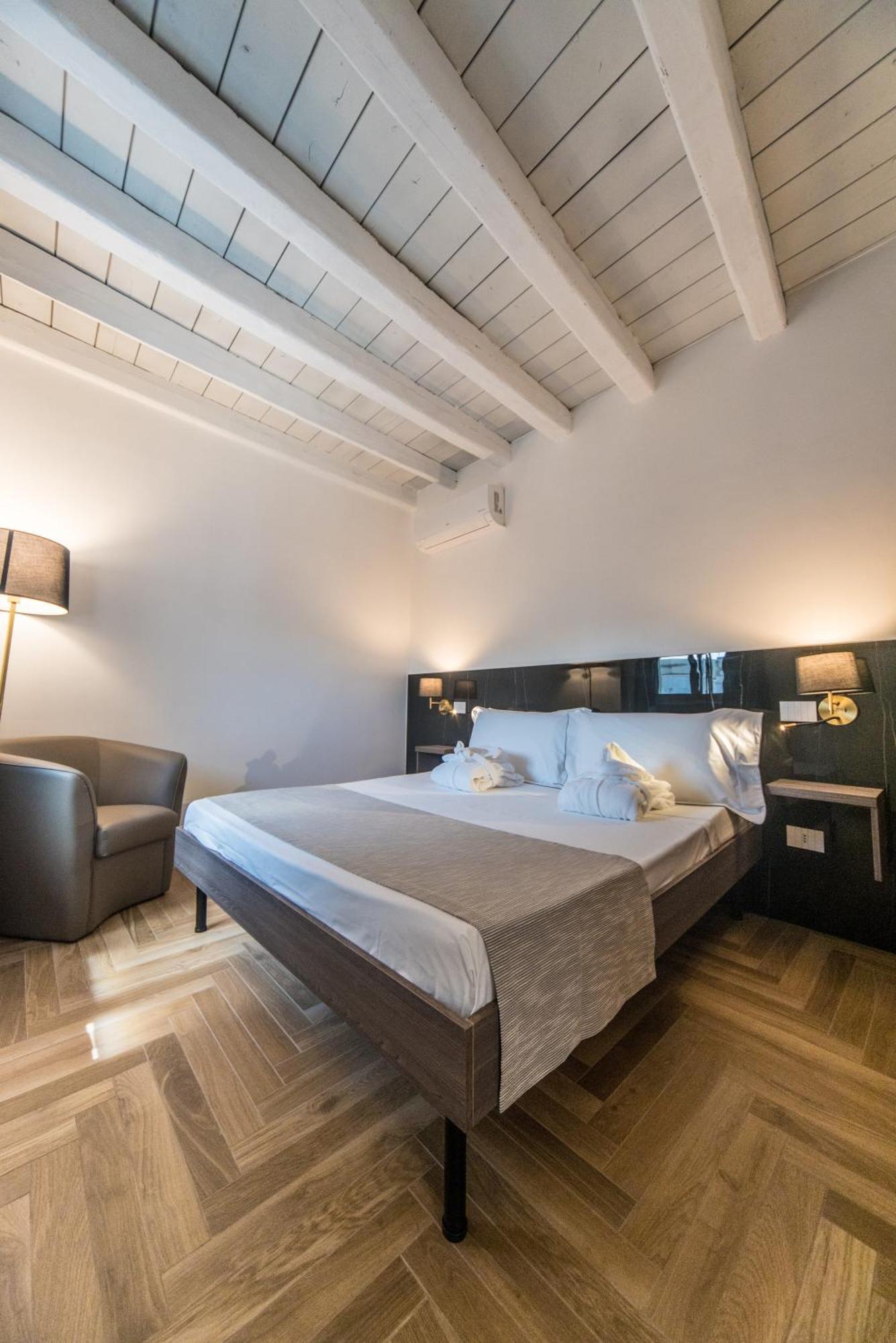 Suite Santa Chiara Trani Exterior foto
